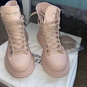 Alexander McQueen
Tread Slick sneaker boots